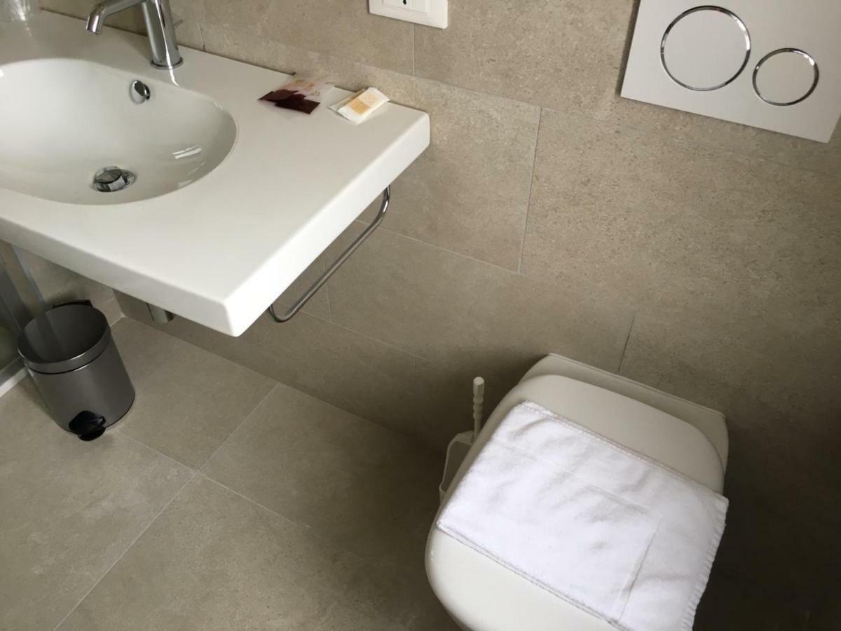 Rosa Hotel 2*